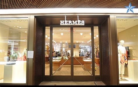 hermes stores in waikiki.